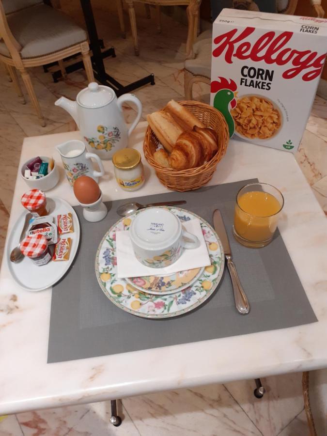Hotel La Sanguine Париж Екстериор снимка