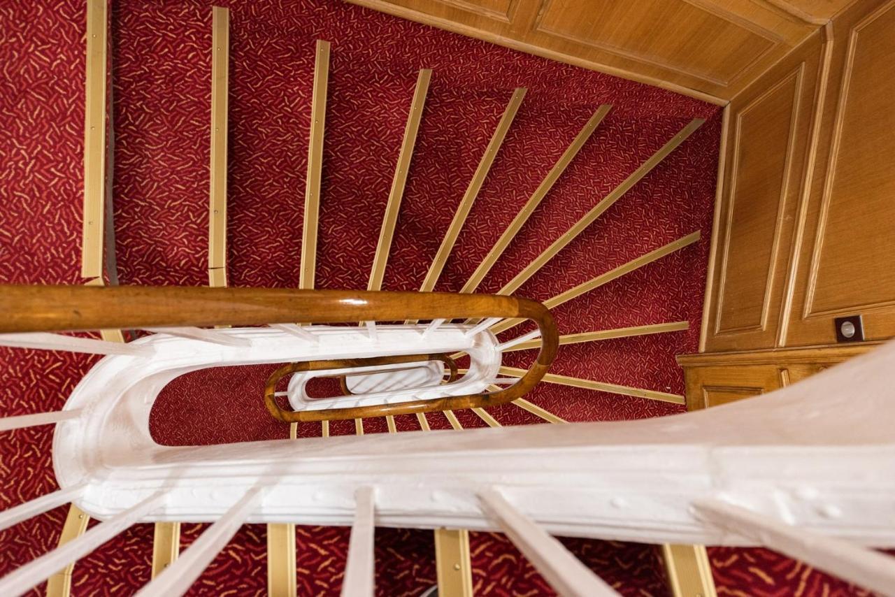 Hotel La Sanguine Париж Екстериор снимка