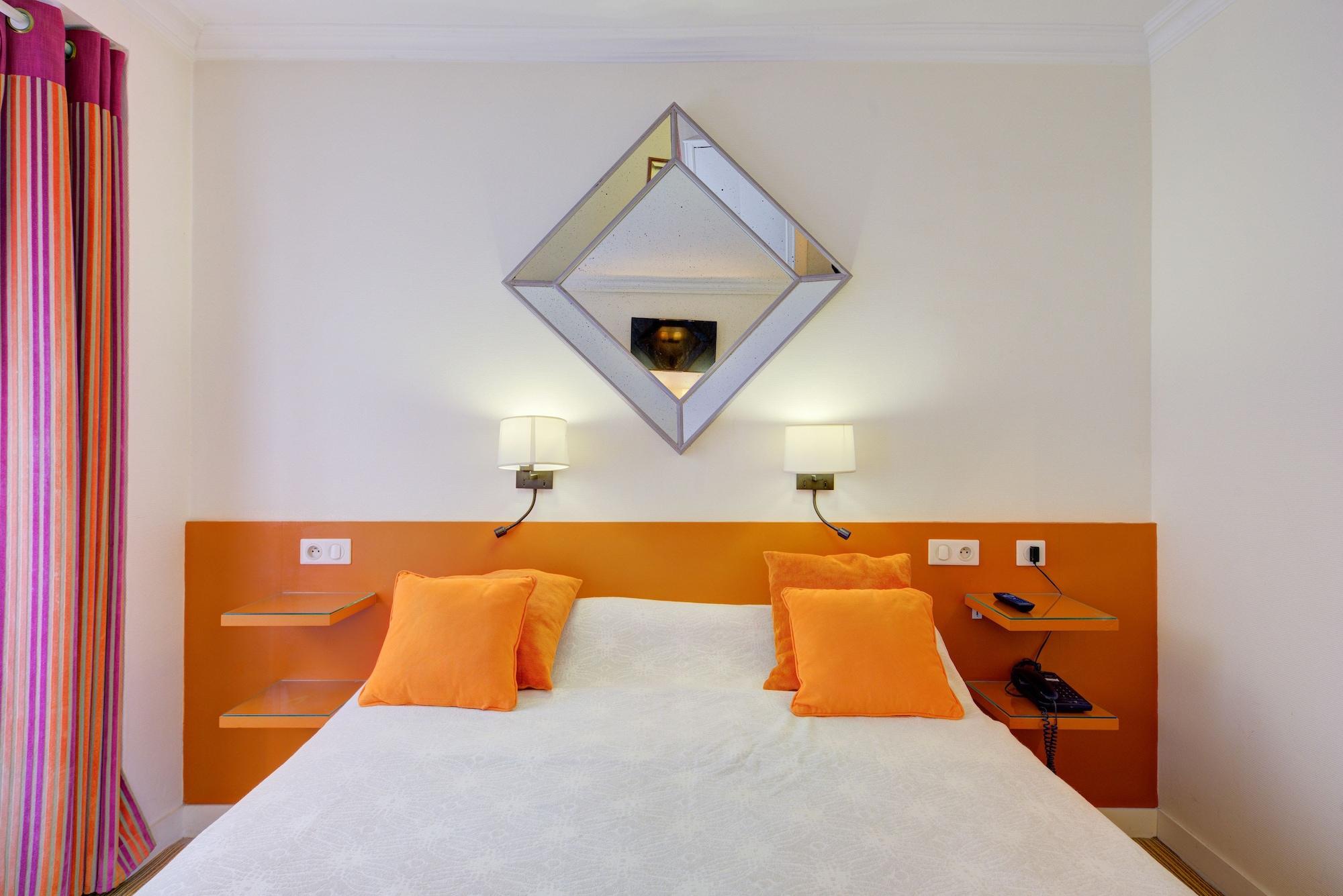 Hotel La Sanguine Париж Екстериор снимка