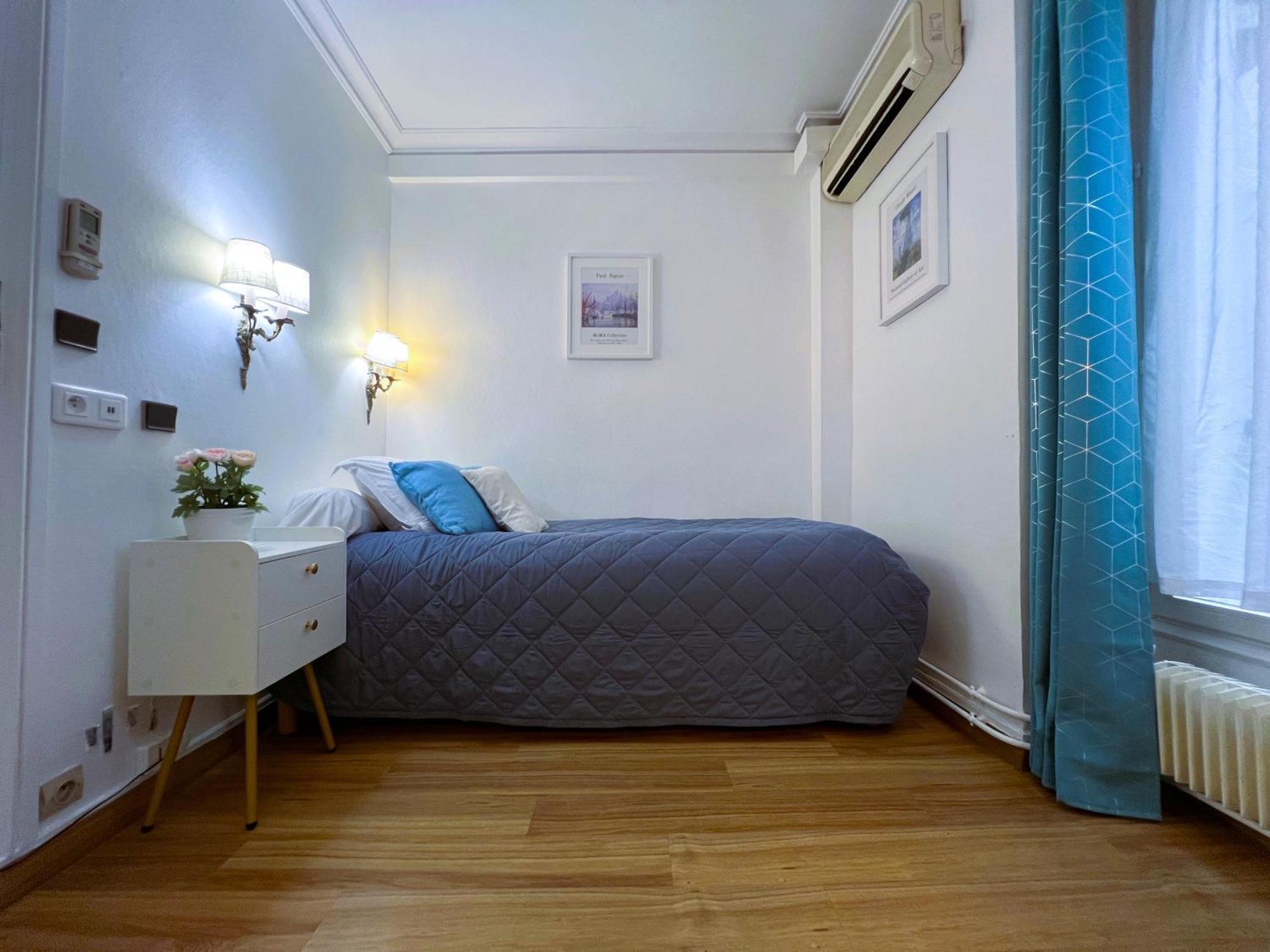 Hotel La Sanguine Париж Екстериор снимка